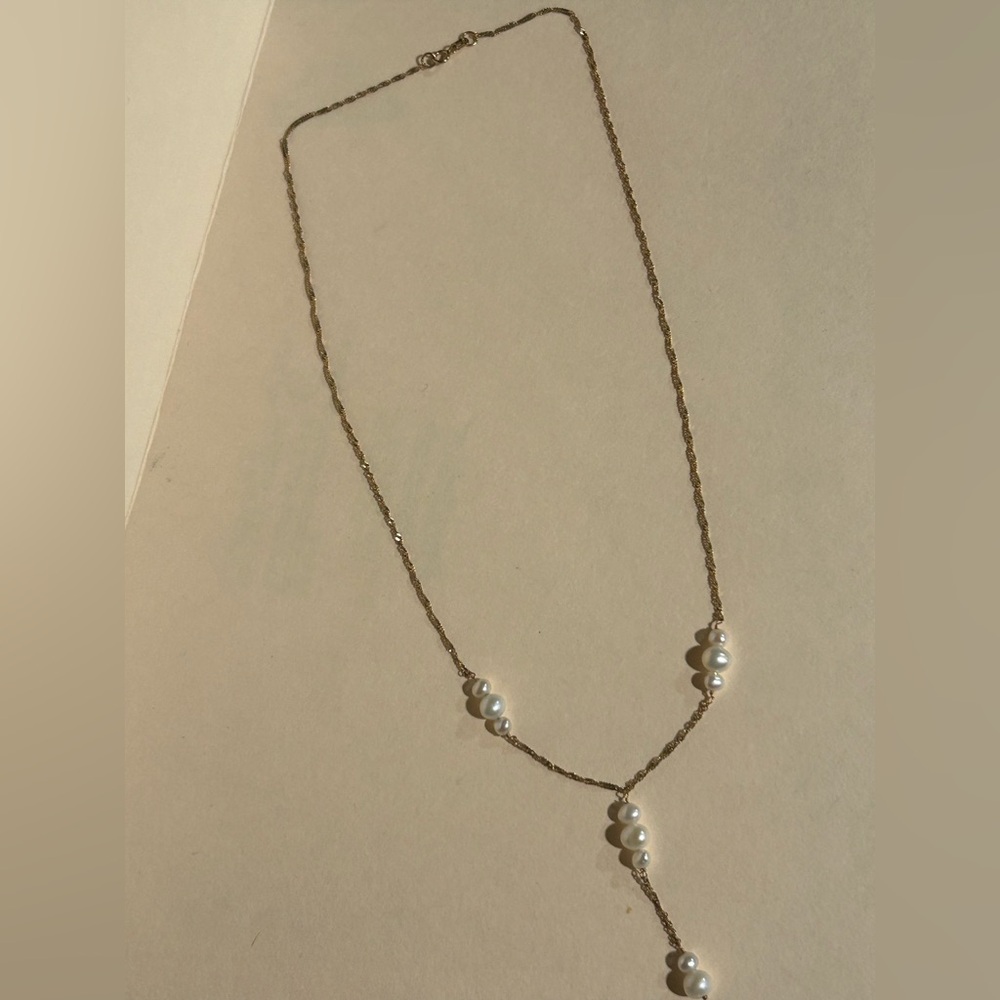 Gold Necklace with Delicate Chain and Pearls